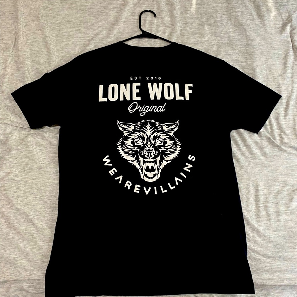 Men’s large “we are villains” T-shirt like new